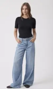 Decjuba Seamless Fitted Tee - Size XS/S Nwt