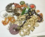 Vintage Findings Stones Carved Agate Quartz Carnelian Jade Bead LOT 303g CR 12