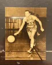 original 1961 UNION OIL HAWAII CHIEFS ABL BASKETBALL CARD OF LEE HARMAN