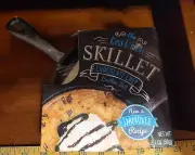 THE CAST IRON SKILLET CHOCOLATE CHIP COOKIE SET NEW IN BOX