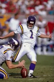 Kicker Gary Anderson Minnesota Vikings kicks the ball during t- 1998 Old Photo