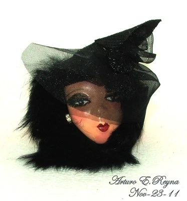 Artisan Arturo E.Reyna LADY FACE HEAD Black Hat Mink Hand Painted Porcelain Pin