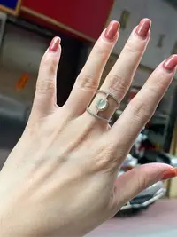 在飛比找Yahoo!奇摩拍賣優惠-No．686 白冰設計造型戒指。專賣緬甸A貨翡翠