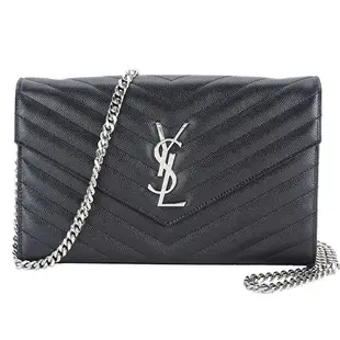 YSL MONOGRAM系列V字縫線魚子醬牛皮金屬LOGO金鍊斜肩信封包(黑x銀)｜JS Maxx官方旗艦館