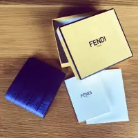 在飛比找蝦皮購物優惠-全新 FENDI 男士皮夾/短夾