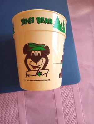 YOGI BEAR VINTAGE (1977) DRINKING CUP HOLD 12 OUNCES / I'LL DRINK TO THAT, YOGI