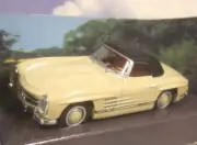 SUPERB 1/43 CORGI CLASSICS DIECAST MERCEDES 300SL SOFT TOP IN CREAM 96415