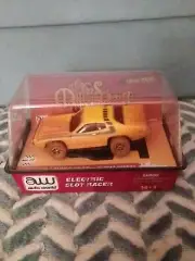 AUTO WORLD DUKES HAZZARD DAISY'S ROAD RUNNER DIRTY SLOT CAR MINT SEALED CUBE NEW