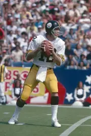 Quarterback Terry Bradshaw Pittsburgh Steelers drops back to pass - Old Photo 3