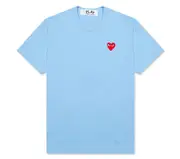 [COMME des GARCONS PLAY] 女式紅色徽章淺藍色 T 卹