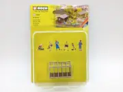 Noch Figures 12030 In The Garden Greenhouse & Garden Figures - OO/HO - New