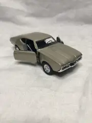 Welly 1968 Oldsmobile 442 Diecast Model Car 1:43 Scale Gold