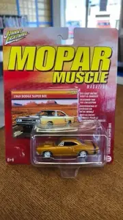 2006 Johnny Lightning #11 Mopar Muscle 1969 Dodge Super Bee in Gold