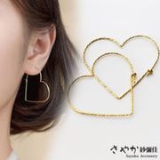 【Sayaka紗彌佳】925純銀時尚極簡麻花紋鏤空愛心耳環