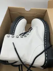 Dr Martens 1460 Pascal HDW size 8, Bone, Virginia