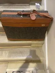 Vintage Amelia Earhart British Tweed Luxury Series 26” Luggage with Lock & Keys