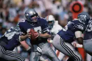 Quarterback David Krieg Seattle Seahawks drops back to pass agains- Old Photo 2