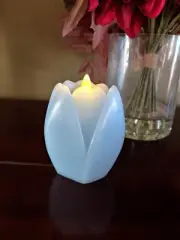 Luminara Flameless Blue Tulip Candle NIB, with Timer and Remote! SHIPS FREE!
