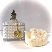 CANDLE IN STUNNING WHITE GLOSS, DIAMOND GEO CUT CONTAINER & SOAP SCENT PEAR