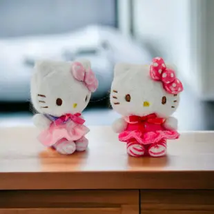 【HELLO KITTY】3吋小洋裝HELLO KITTY 8公分 一對(凱蒂貓HELLO KITTY絨毛娃娃 吊飾 5103025)