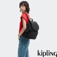 在飛比找momo購物網優惠-【KIPLING官方旗艦館】經典黑菱格紋印花拉鍊掀蓋後背包-