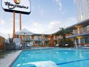 The Tangerine - a Burbank Hotel