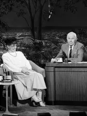 Sarah Evetts on host Johnny Carson on February 6 1991 Old TV Photo