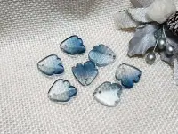 在飛比找Yahoo!奇摩拍賣優惠-琉璃銀粉深藍色漸層牡丹花瓣(1.6*1.5公分)古風捷克水晶