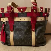 在飛比找蝦皮購物優惠-LOUIS VUITTON 路易威登 肩背包 M95611 