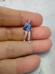 Diorama Scene Props Resin 1/64 Travelling Girl Mini Figure Painted Doll Toys