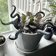 QAOlDH 7Pcs Octopus Tentacle Stakes,Glow in The Dark Octopus Plant Stakes,Resin Luminescent Decorative Garden Stakes for Plant Decor,Funny Halloween Plant Ornaments