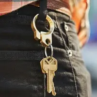 在飛比找樂天市場購物網優惠-創意加厚黃銅鑰匙扣便攜開瓶器啟子鑰匙圈掛件個性腰掛鑰匙收納器