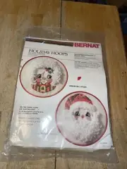 Bernat Holiday Hoops Christmas Stitchery Kit Mrs Kringle Santa #W09266 NEW