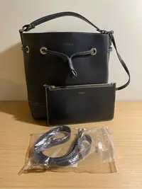 在飛比找Yahoo!奇摩拍賣優惠-FURLA STACY BUCKET BAG 絎縫皮革抽繩兩