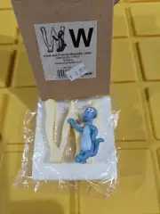 WN13-Enesco - Pooh & Friends - Magnetic Alphabet Letter "W"