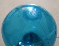 在飛比找Yahoo!奇摩拍賣優惠-[衣林時尚] 透明藍沙灘球 海灘球 (充氣後直徑約24cm)