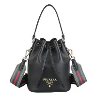 在飛比找momo購物網優惠-【PRADA 普拉達】PRADA 立體浮雕金字LOGO小牛皮