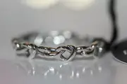 NIB PANDORA 2019 KNOTTED HEARTS SILVER BAND RING 198018 BAGTAG BOX