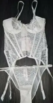 VS embroidered wicked merrywidow 32c & itsy panty small NEW white