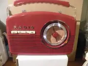 RETRO PORTABLE AM / FM RADIO BY INTERTEK NEW IN BOX