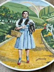 THE WIZARD OF OZ TOTO & Dorothy Knowles OVER THE RAINBOW plate