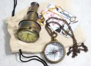 Sculpted Clock w/Telescope Design: Vintage-Inspired Timepiece Nautical Aesthetic