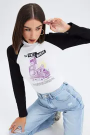 White Top Long Sleeve Crew Neck Longline Rock Graphic - Size M, Women's Graphic Tee