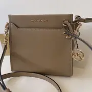 NWT Michael Kors Graham Medium Messenger Crossbody Camel Beige Pebbled Leather