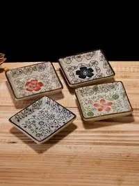 在飛比找樂天市場購物網優惠-日式釉下彩陶瓷小吃碟和風餐具方形調味碟火鍋干碟蘸料醬料碟子