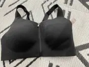 VICTORIA'S SECRET Featherweight Max Front-Close Sports Bra Black 36C