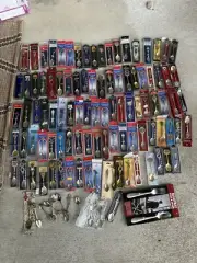 Collectible Souvenir Spoons Lot Over 100 Silver pate U.S & Overseas Cities Mixed
