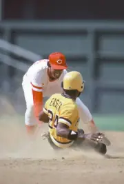 Dave Concepcion of the Cincinnati Reds 1981 Baseball Photo 2