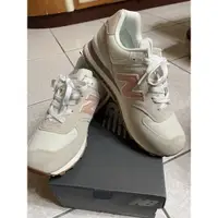 在飛比找蝦皮購物優惠-極新 New Balance 574 nb574 粉白 女款