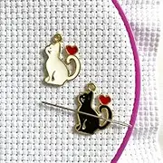 Cat Love Heart Needle Minder for Cross Stitch, The Set of 2 Magnetic Pin Holders, Lovely Enamel Needle Nanny Magnet for Embroidery Needlework
